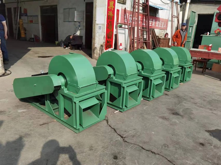 Efficient And Space-saving Sawdust Crusher Efficient And Space-saving Sawdust Crusher