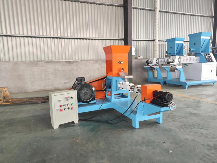 Fast-acting floating feed extruder Fast-acting floating feed extruder