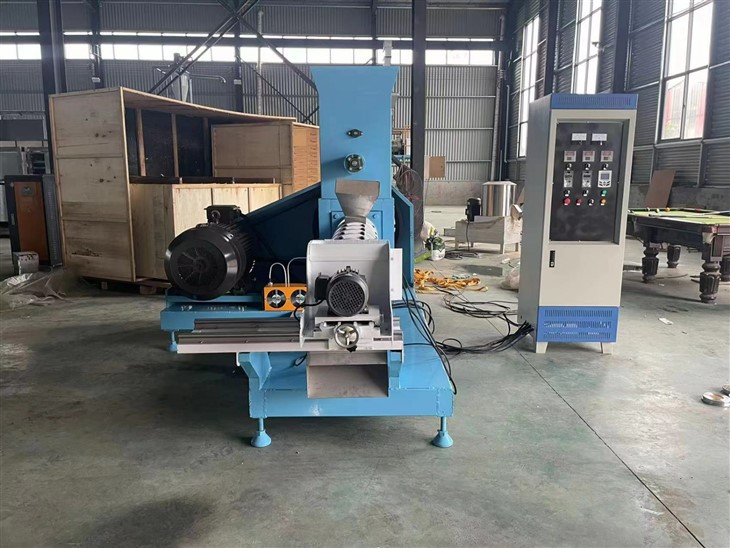 Space-Saving Fish Feed Extruder